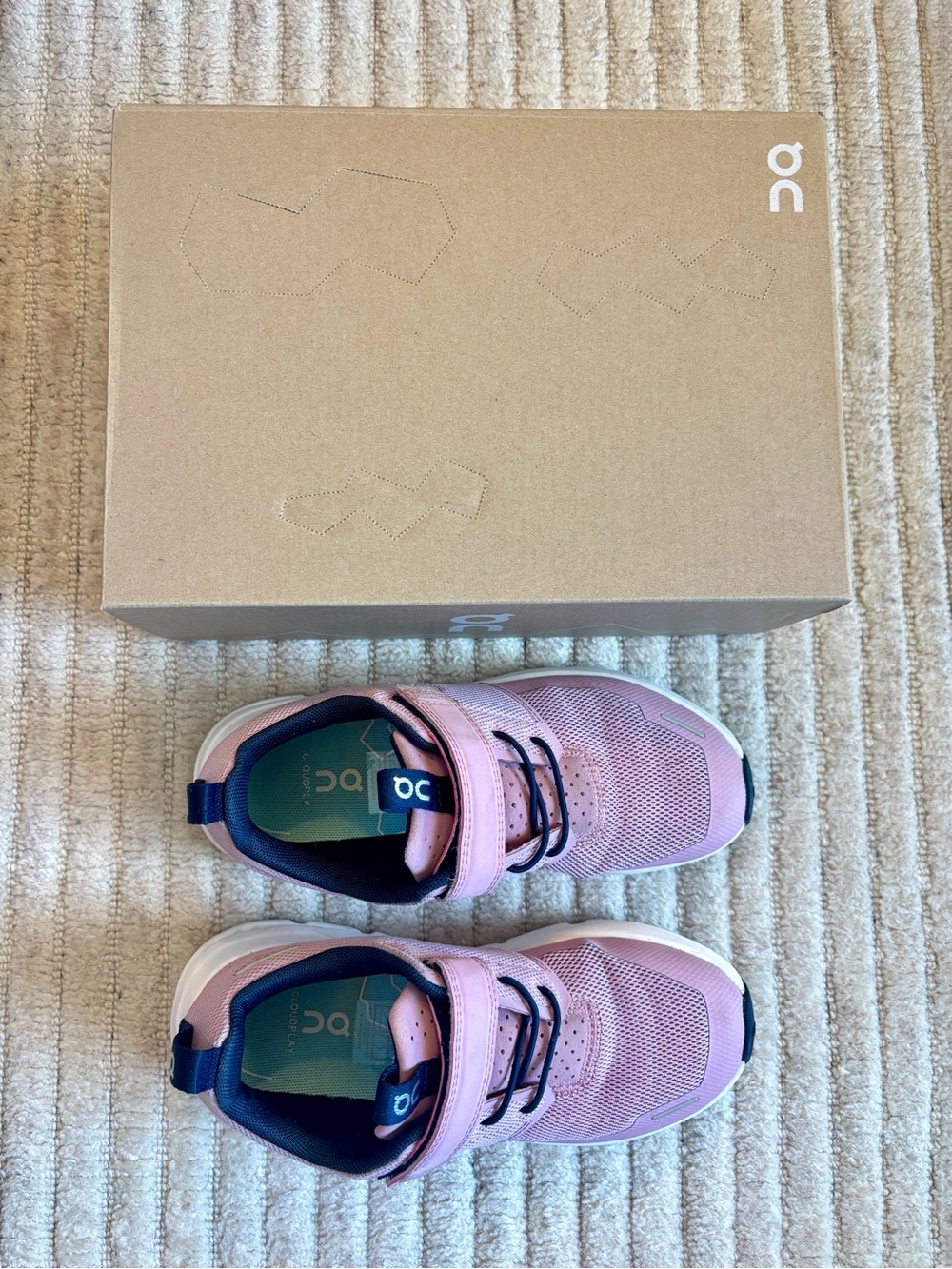 On Running Cloud Play Kids Pink and Navy Lace-Up Velcro Sneakers great condition - Picture 8 of 11